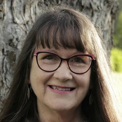 Written and illustrated by Di Morris